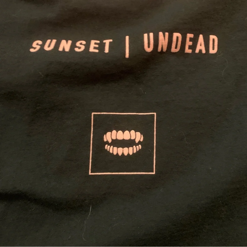 Chomp Black shirt. Size XL - Picture 5 of 6